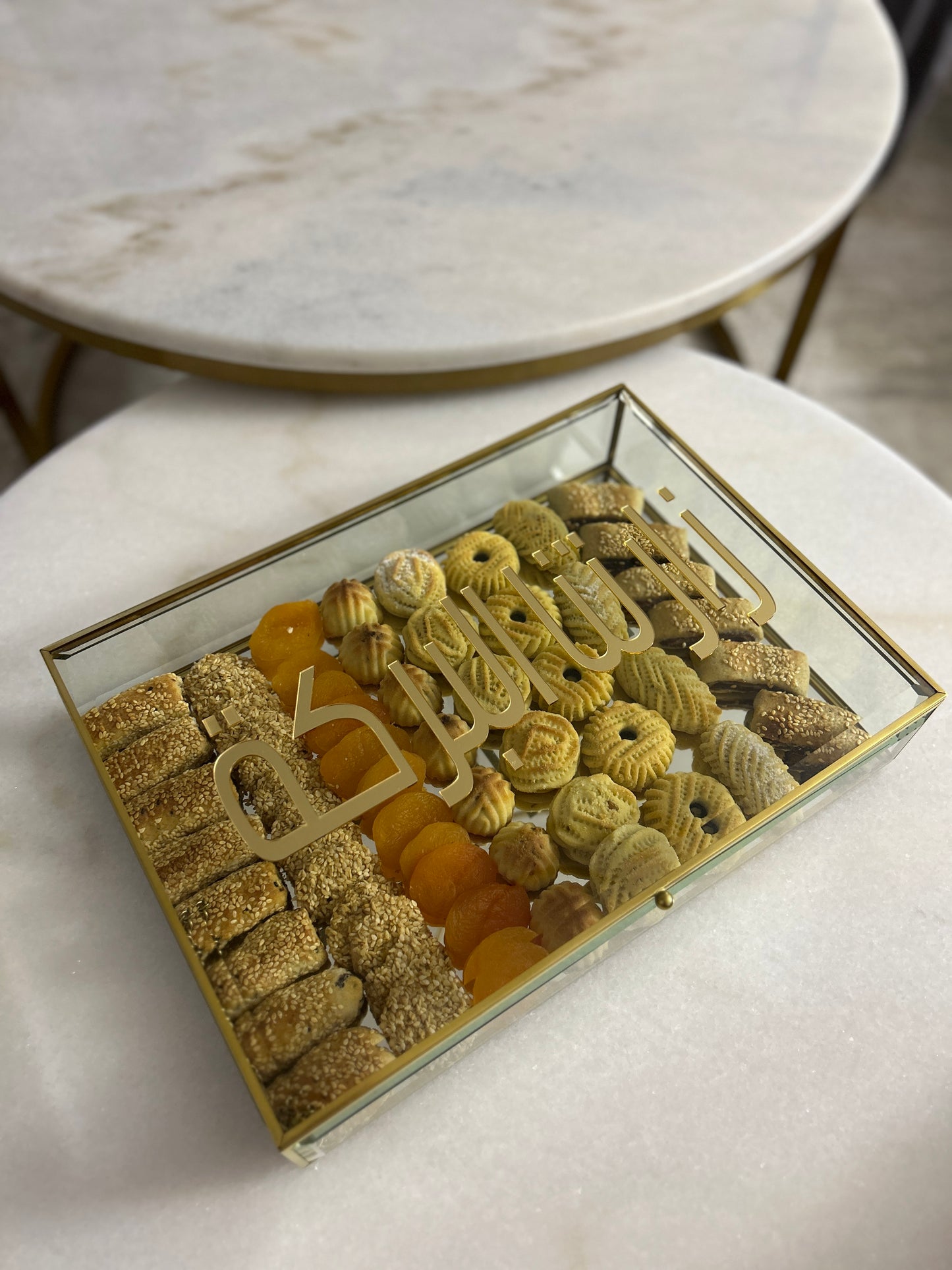 Golden Desserts Glass Box زارتنا البركة