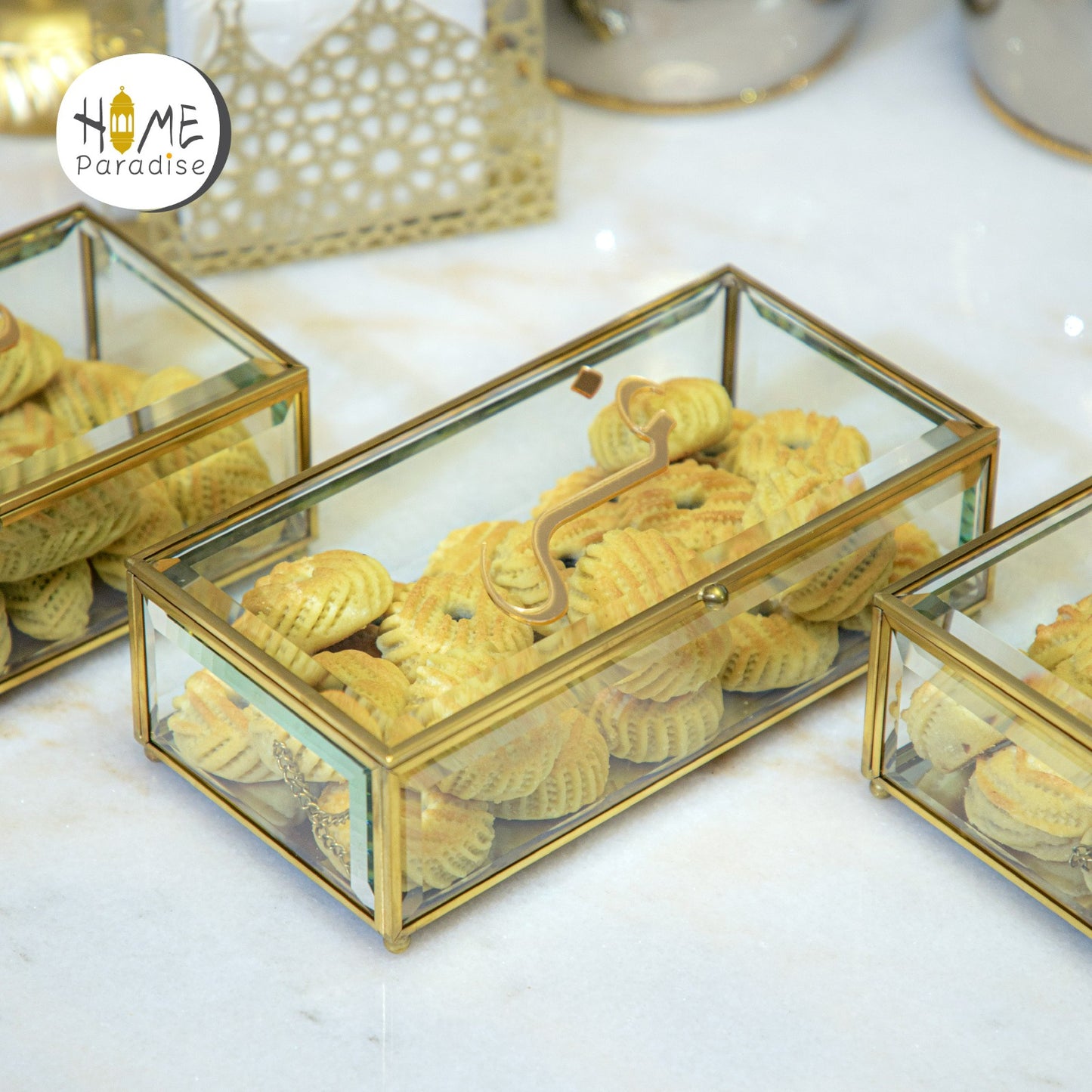 Golden Desserts Glass Box تمر جوز فستق