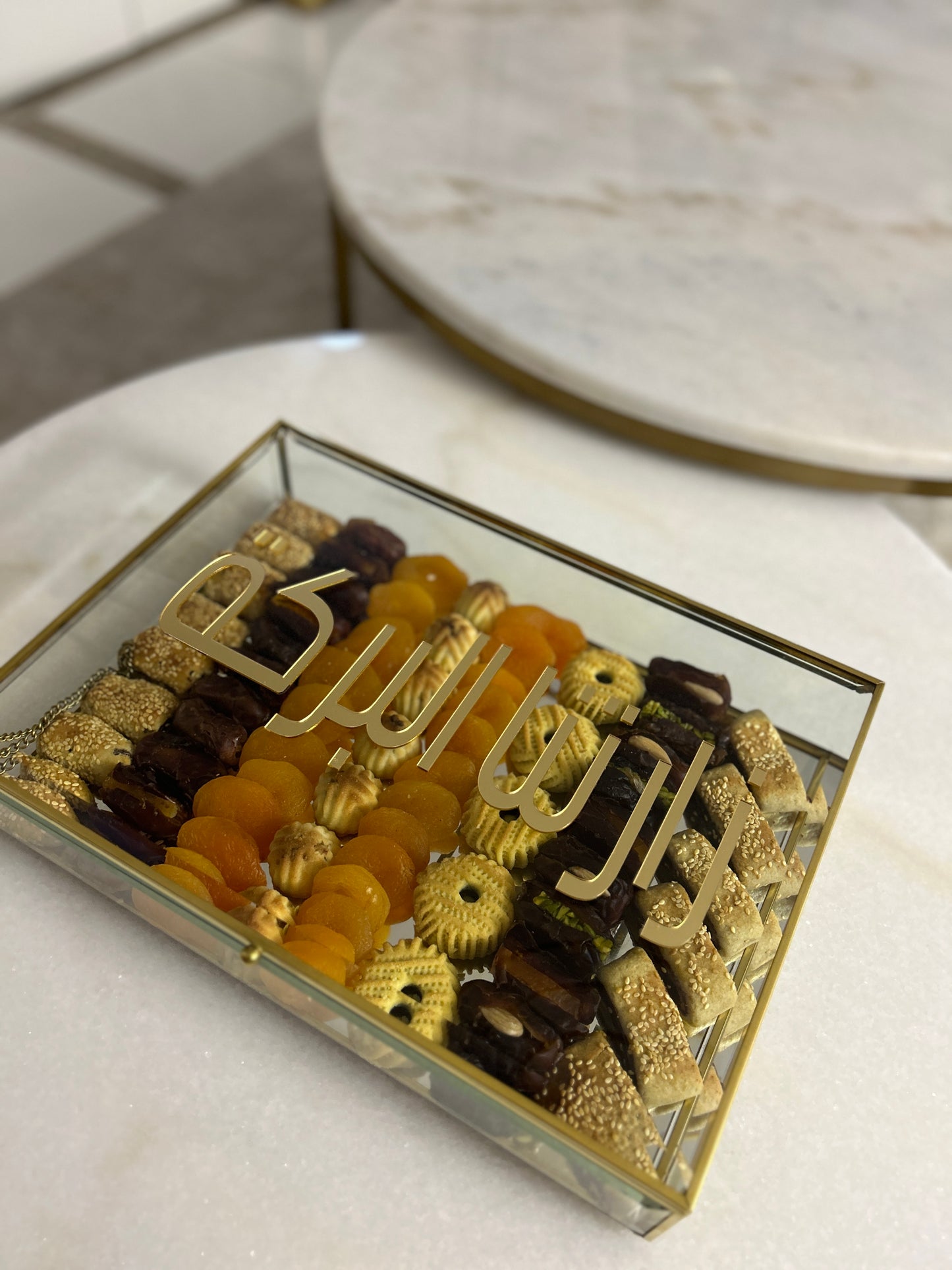 Golden Desserts Glass Box زارتنا البركة