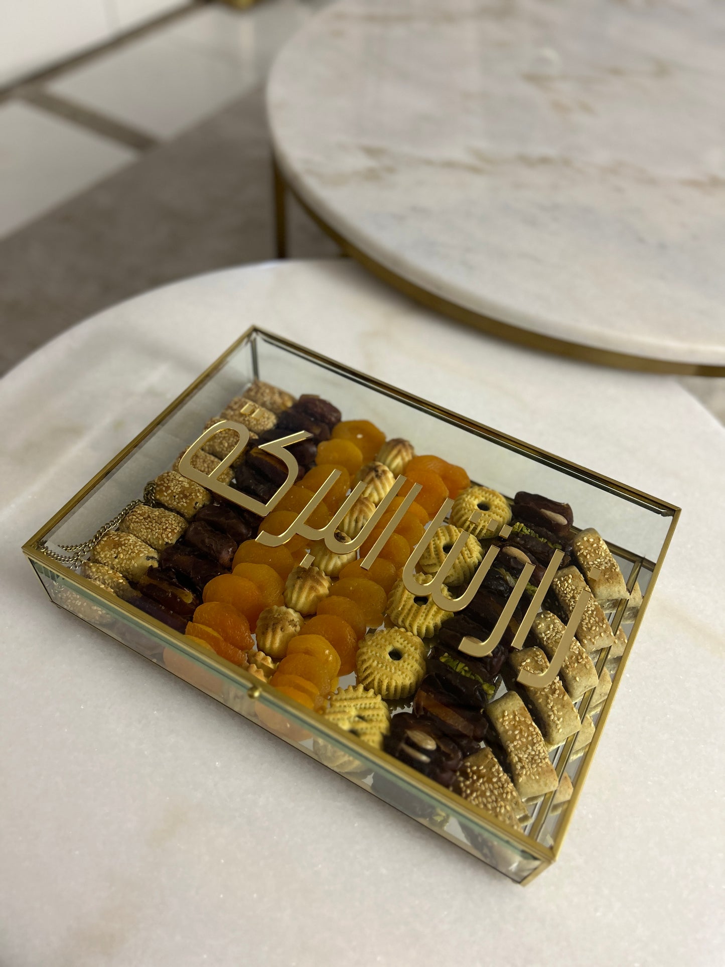 Golden Desserts Glass Box زارتنا البركة