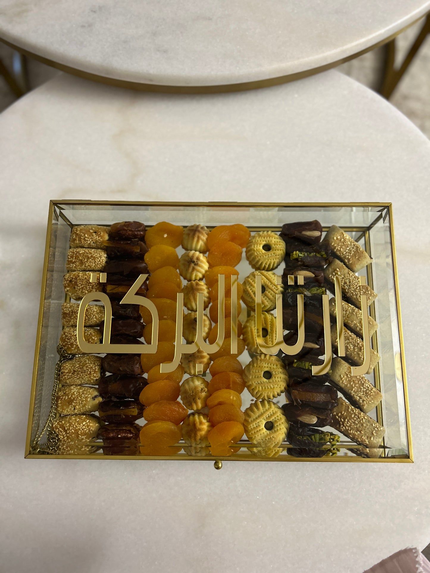 Golden Desserts Glass Box زارتنا البركة