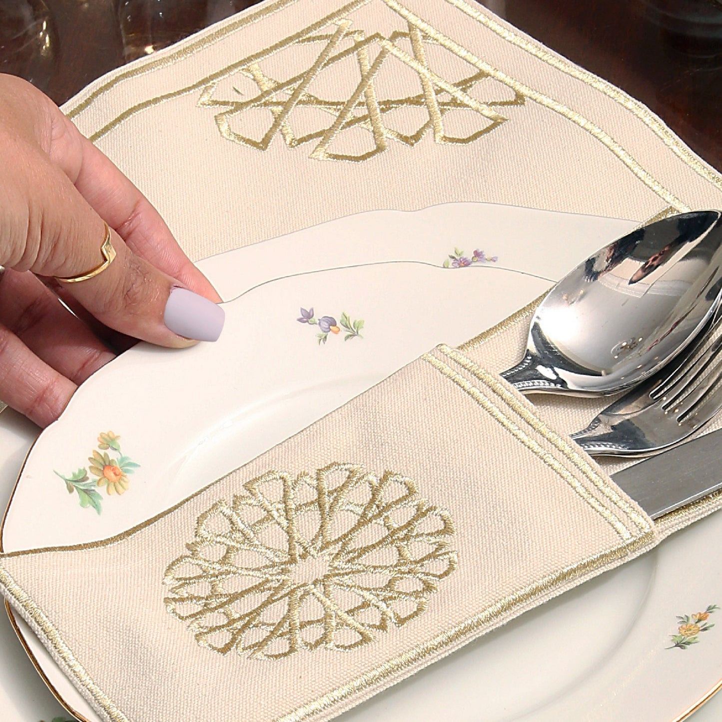 Set of 8 Gold Placemat Ramadan set with cutlery holder