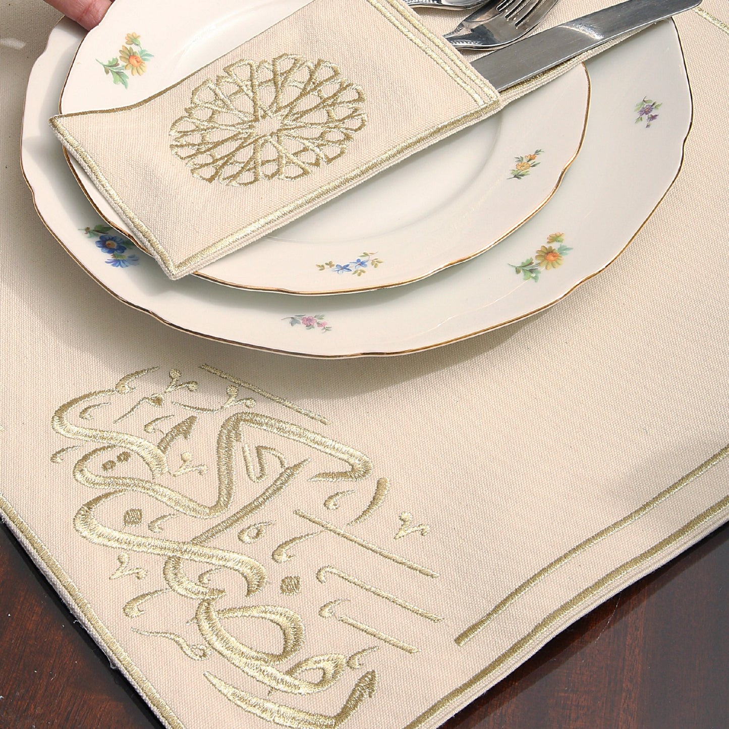 Set of 8 Gold Placemat Ramadan set with cutlery holder